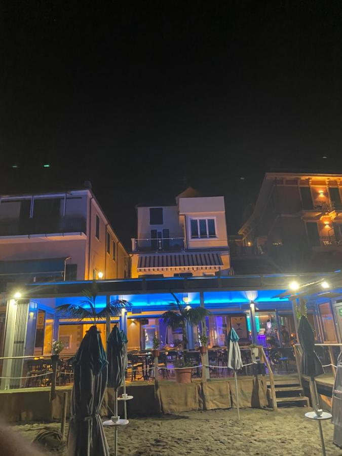 Fronte Mare Con Terrazzo Apartment