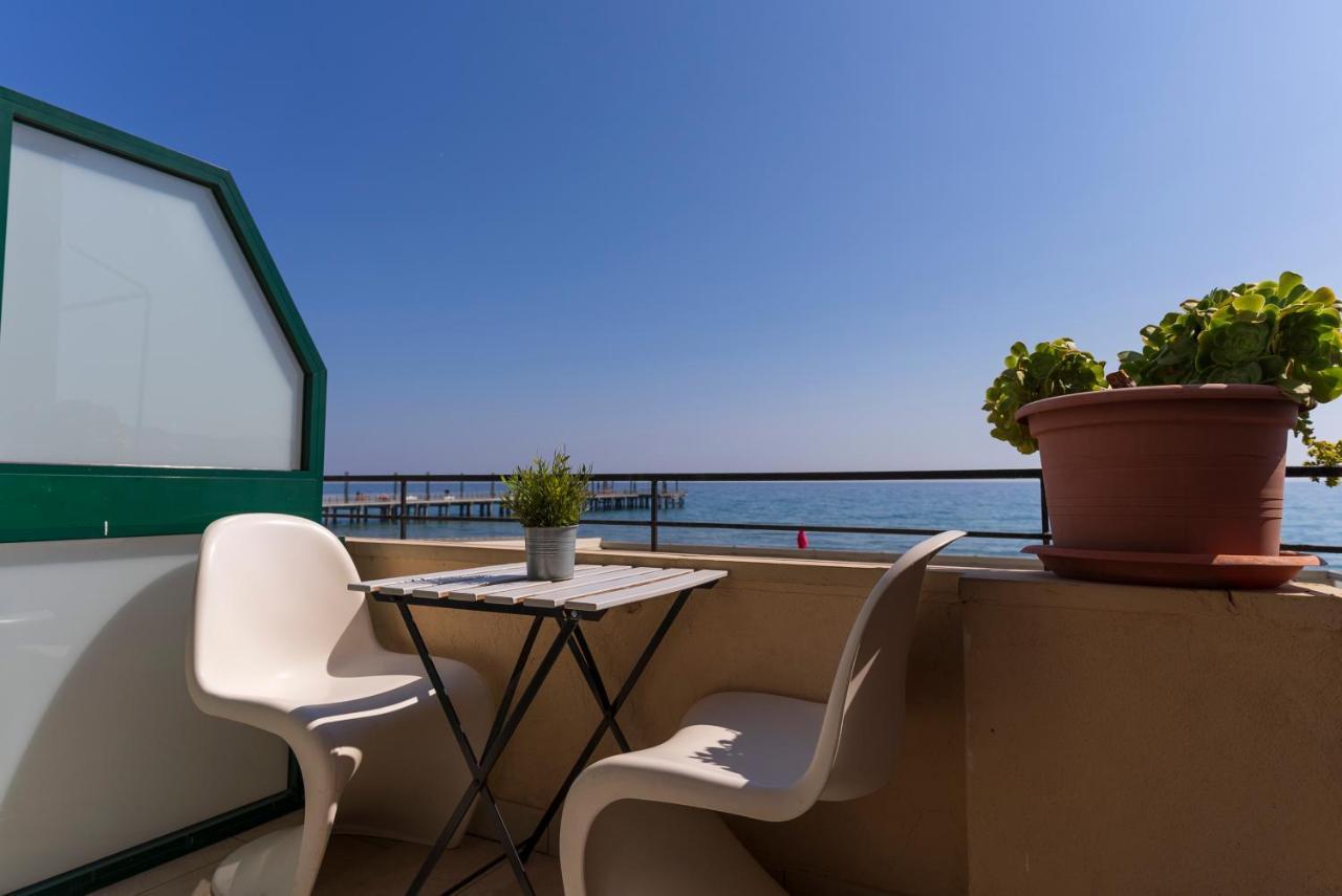 Fronte Mare Con Terrazzo